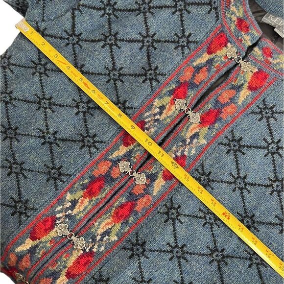 Vintage Icelandic Design Floral Embroidery Wool Cardigan Sweater - Picture 9 of 12